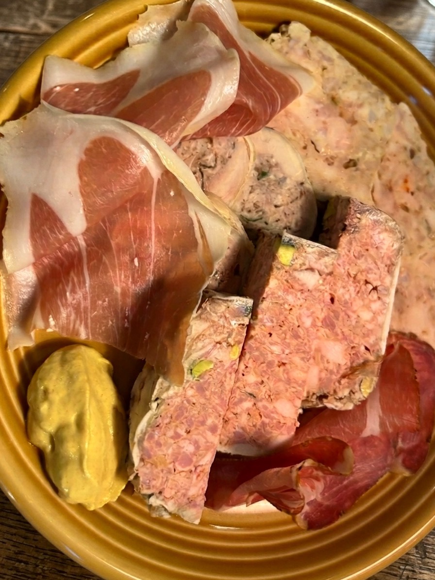 肉前菜の盛り合わせ